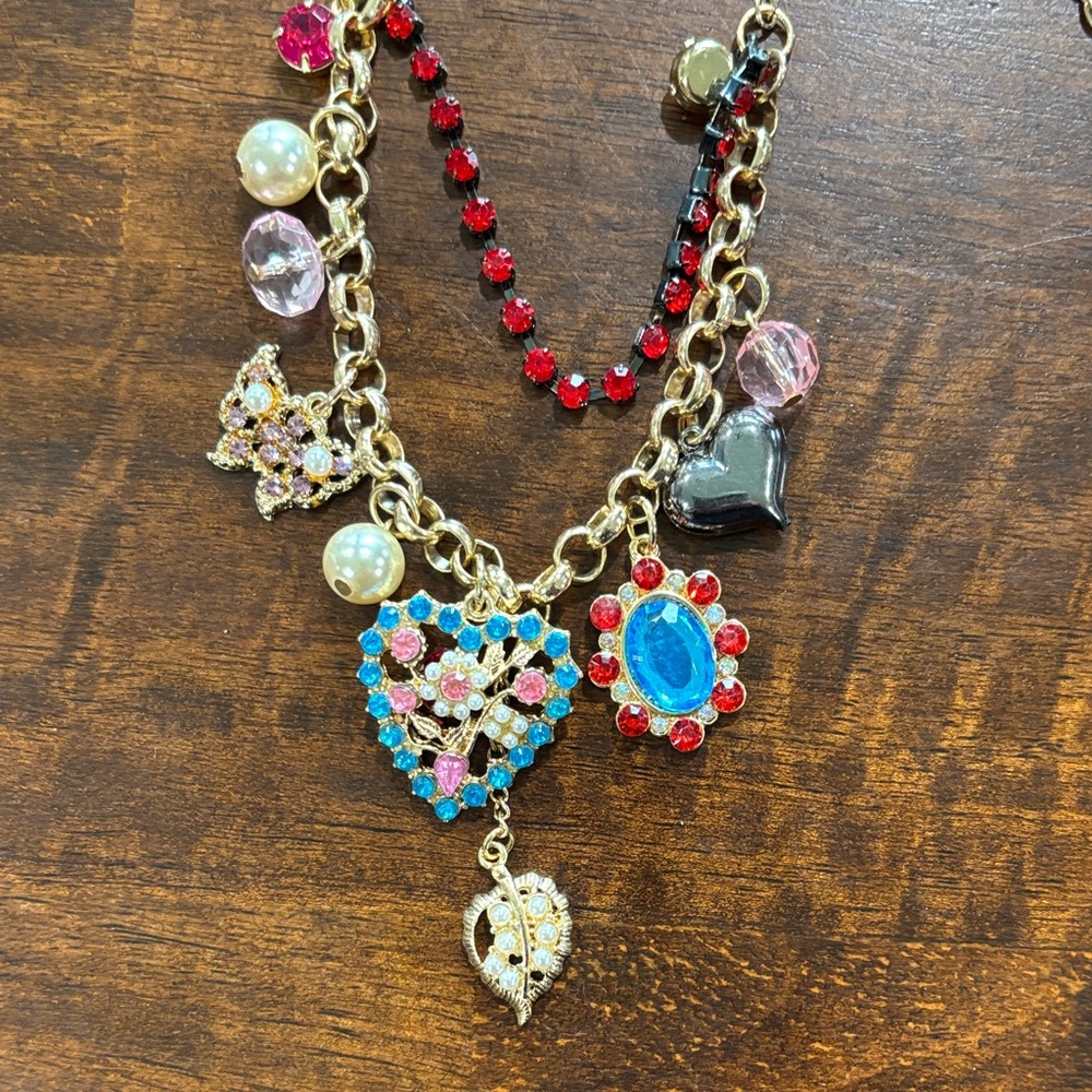 Elegant Gold Charm Necklace with Multicolor Accents - Picture 3 of 3